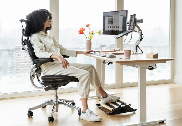 Humanscale eFloat Go 2.0 Sit-Stand Desk with bamboo top and white base – Kansas City Office Design
