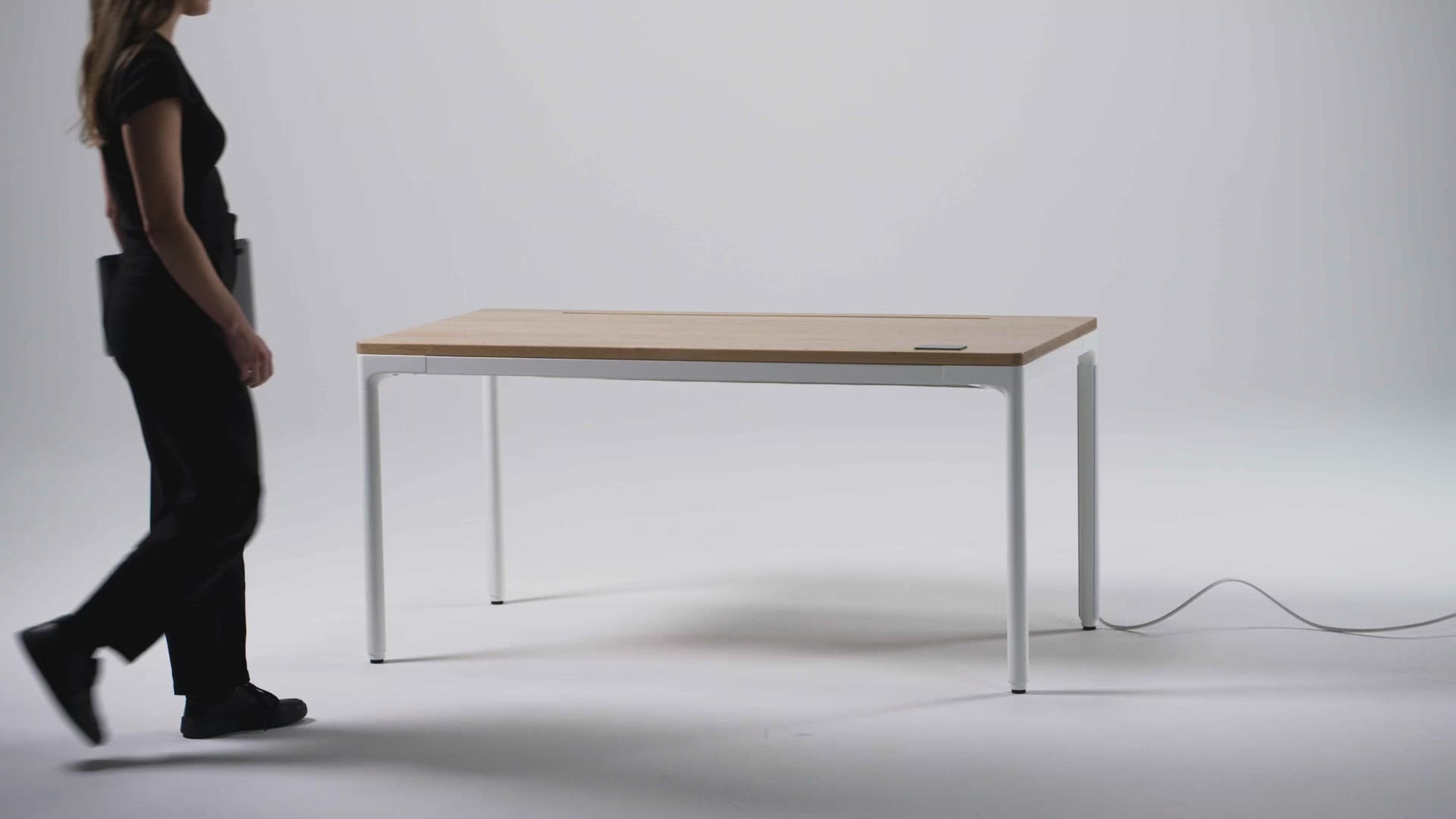 Video of how the Humanscale eFloat Quattro Height Adjustable Table works. Kansas City Office Design.